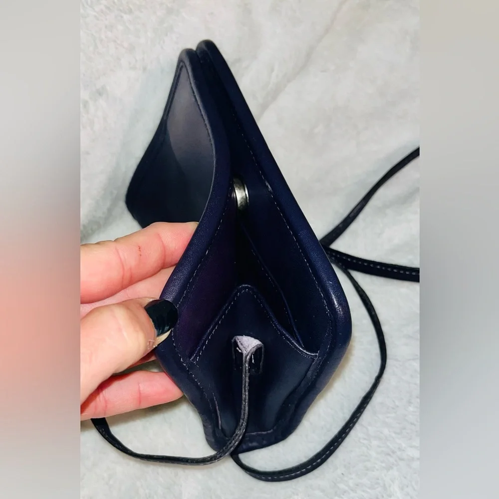 COACH Vintage Purple Leather Crossbody RARE! 💜 - Picture 4 of 11